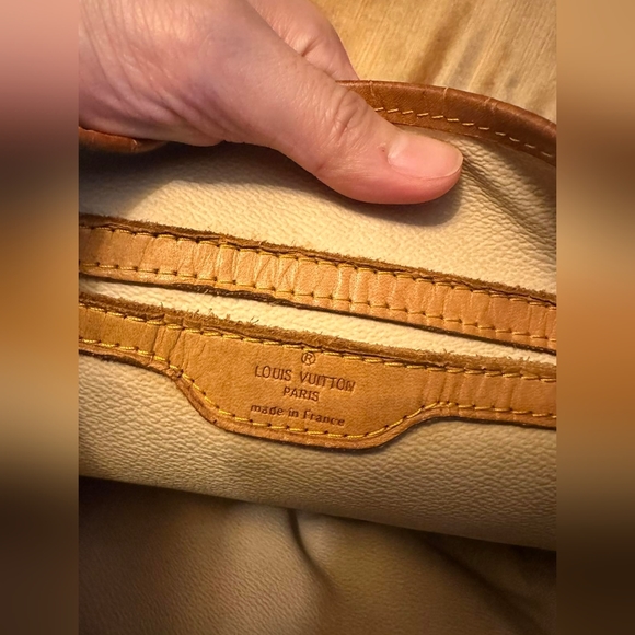 LOUIS VUITTON Bucket PM Monogram Canvas Shoulder Bag - Picture 10 of 14